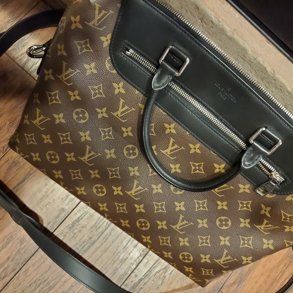 Louis Vuitton Men's Case